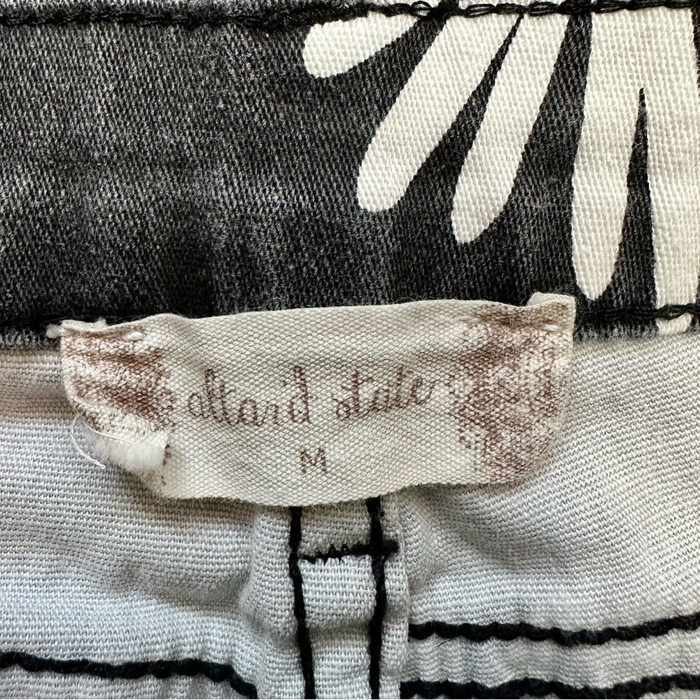 Altard State daisy print flare jeans black size medium - Picture 3 of 5